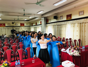 LÀM SAO ĐỂ THẤU HIỂU CON